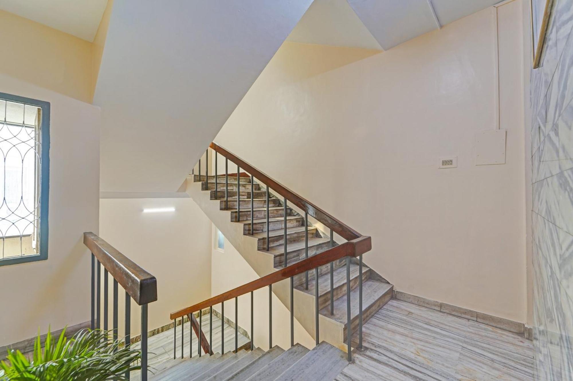 Super Townhouse G Silver Hotels Mount Road Ченнаи Экстерьер фото